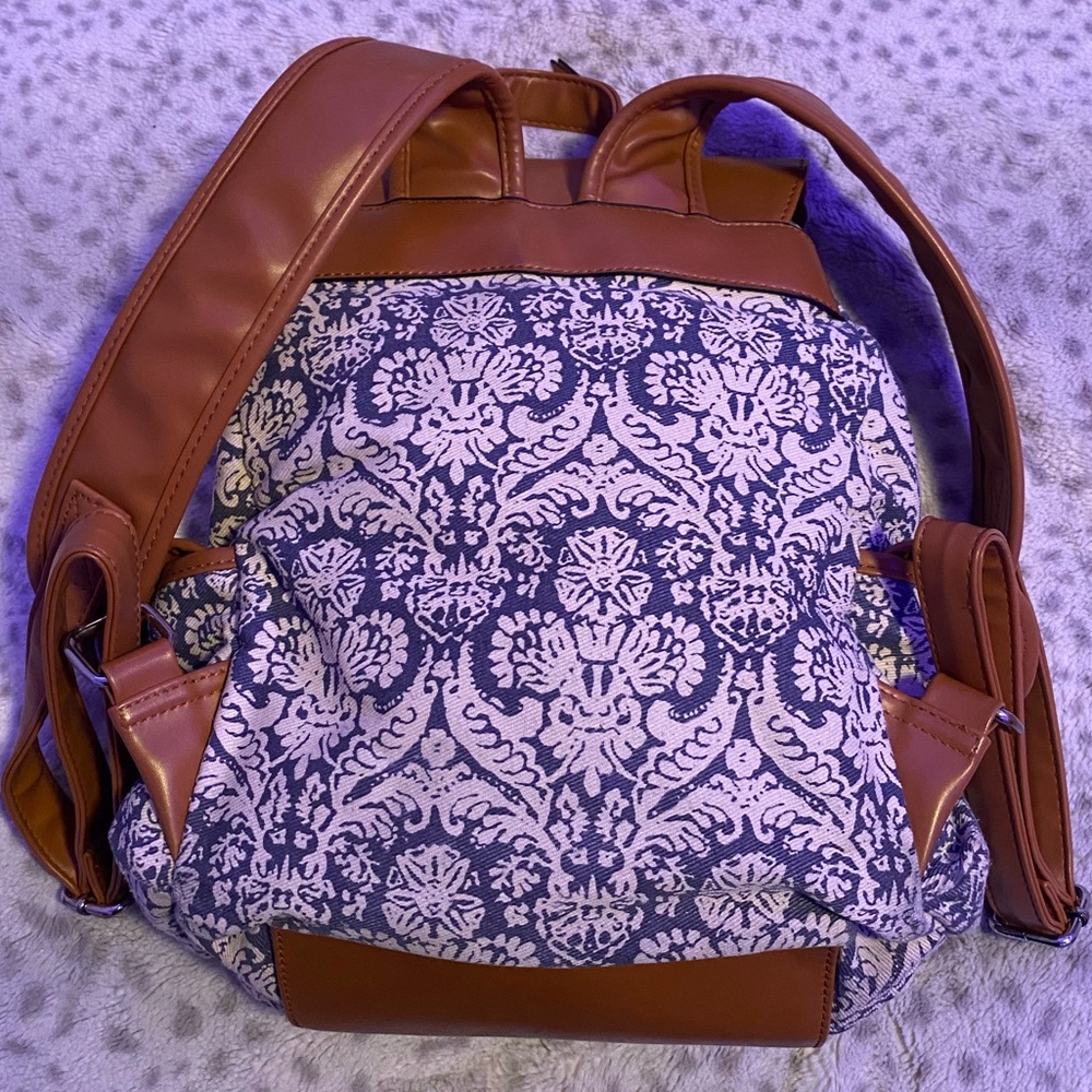 ✨3/$15✨ Small Drawstring Backpack - Picture 2 of 4
